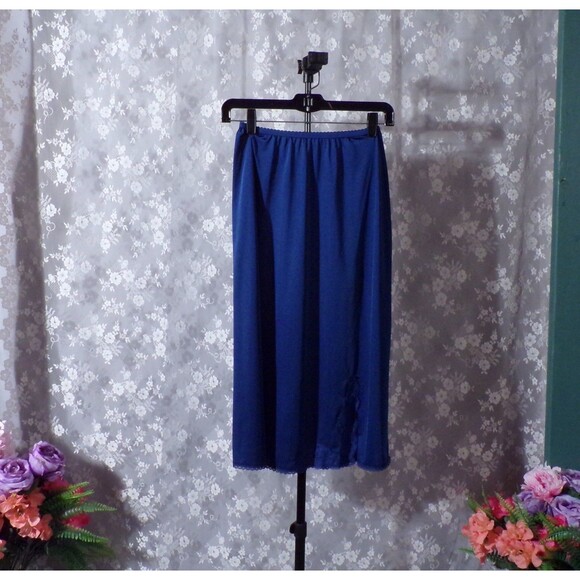Vintage 70s Skirt Slip Size Small 1970s Navy Blue Midi Nylon Lace Retro Pinup - Picture 1 of 5